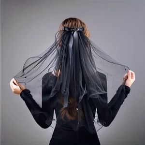 💕Two tier black Wedding Bridal Veil with bow and flax black pearls.